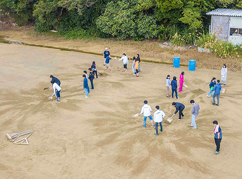 沖縄 屋我地島で塩造りの体験学習